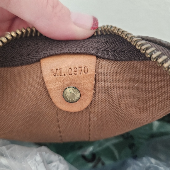 Authentic LOUIS VUITTON Monogram Keepall 50 Bandouliere Duffel Bag - Picture 8 of 16